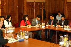 Partido Comunista de Vietnam y Partido Socialista de Hungría fortalecen nexos 