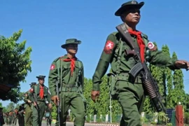 Miles de personas marchan en Myanmar para expresar apoyo al ejército