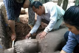 Camboya: Gran estatua antigua descubierta en complejo de Angkor 
