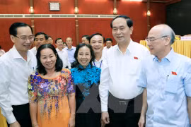 Presidente vietnamita ratifica ante electores compromiso con lucha anticorrupción 