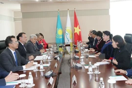Impulsan cooperación entre partidos de Vietnam y Kazajstán