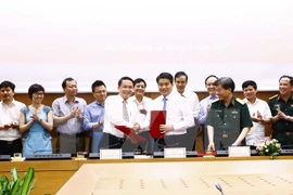 Hanoi y Agencia vietnamita de Noticias firman acuerdo de cooperación 
