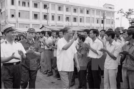 Autoridades de Ciudad Ho Chi Minh rinden tributo a exsecretario general del PCV