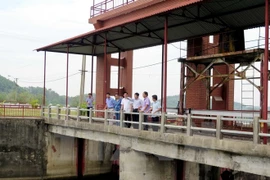 Debaten medidas para reparación urgente de represa en lago Nui Coc en Thai Nguyen