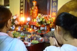 Provincia vietnamita entrega regalos a personas pobres en ocasión de ceremonia Vu Lan