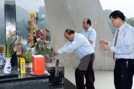 Premier vietnamita rinde homenaje a mártires en provincia norteña