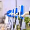 Estación de carga para vehículos eléctricos VinFast en el complejo de apartamentos CT1 del Hospital 103 en Hanoi. (Foto: VNA)