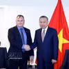 El secretario general del Partido Comunista de Vietnam y presidente del Estado, To Lam, recibe a Craig Bradshaw, director ejecutivo de EQ Resources Limited (Australia). Foto: VNA