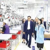 Una delegación del Comité Popular provincial de Nghe An inspecciona la producción y las actividades comerciales en el Parque Industrial, Urbano y de Servicios VSIP de Nghe An. (Foto: nhandan.vn)