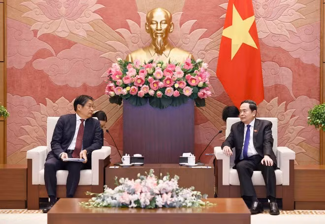 vna-potal-chu-tich-quoc-hoi-tran-thanh-man-tiep-dai-su-nhat-ban-tai-viet-nam-ito-naoki-7642182.jpg
