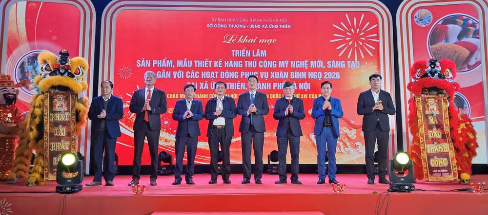 vna-potal-ha-noi-khai-mac-trien-lam-cac-san-pham-thu-cong-my-nghe-moi-sang-tao-8557081.jpg