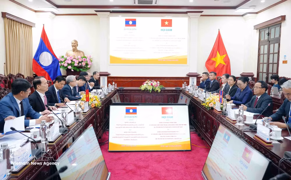 vnanet-potal-bo-truong-bo-tu-phap-viet-nam-hoi-dam-voi-pho-thu-tuong-chinh-phu-bo-truong-tu-phap-lao-8829205.jpg