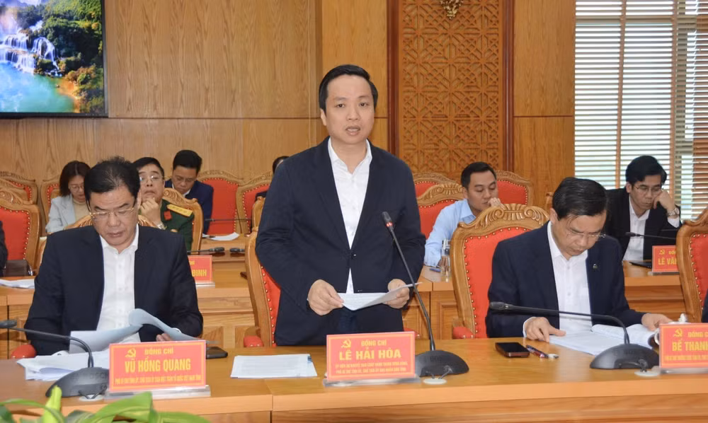 vna-potal-bau-cu-quoc-hoi-va-hdnd-dai-tuong-phan-van-giang-kiem-tra-cong-tac-bau-cu-tai-tinh-cao-bang-8620327.jpg