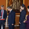 El rey Federico X de Dinamarca otorga la Orden del Elefante al secretario general del Partido Comunista de Vietnam y presidente de la República, To Lam. (Fuente: VNA)