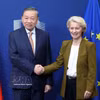 El secretario general del Partido Comunista y presidente de Vietnam, To Lam, y la presidenta de la Comisión Europea, Ursula von der Leyen. (Fuente: VNA)