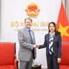 La viceministra de Relaciones Exteriores de Vietnam Nguyen Minh Hang recibe a John Goyer, vicepresidente de la Cámara de Comercio de Estados Unidos. (Fuente:Cancillería)