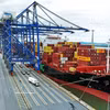Actividades de importación y exportación en el puerto de Lach Huyen, ciudad de Hai Phong. (Foto: VNA)