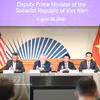 El viceprimer ministro de Vietnam Nguyen Van Thang y delegados en el coloquio empresarial. (Fuente: VNA)