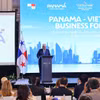 Durante su visita oficial a Vietnam, el presidente de Panamá, José Raúl Mulino, interviene en el Foro Empresarial Vietnam-Panamá en Hanoi, en la tarde del 7 de octubre de 2026. (Foto: VNA)