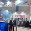 El embajador de Vietnam en Brasil, Bui Van Nghi, y empresas vietnamitas en la Exposición de Productos Acuáticos de América Latina 2026. (Foto: VNA)