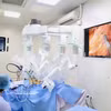 Gracias a la cirugía laparoscópica asistida por robot, los médicos llevan a cabo con éxito una operación compleja. (Foto: VNA)