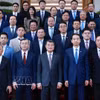 El primer ministro vietnamita, Le Minh Hung, y delegados. (Fuente: VNA)