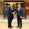 El viceprimer ministro vietnamita Nguyen Van Thang recibe al director general de Citigroup, Ernesto Torres Cantú. (Fuente:chinhphu.vn)