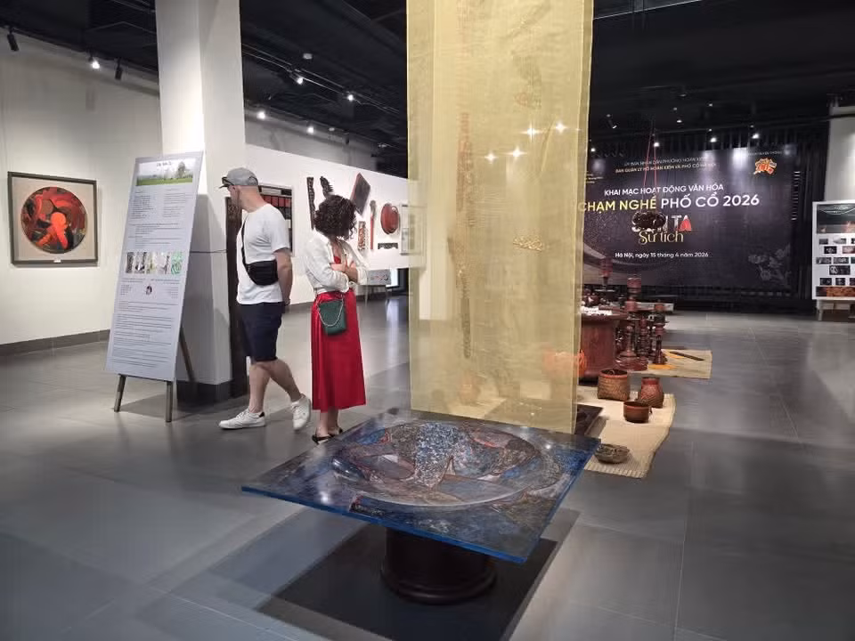 Actualmente, este centro alberga de forma permanente la exposición “Son ta su tich”, una muestra que presenta de manera sintética la historia del arte del lacado vietnamita, una disciplina que hoy destaca especialmente en el ámbito de las bellas artes. (Foto: Minh Anh/Vietnam+)