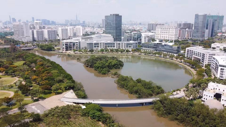 Vista panorámica del parque Crescent Lake, zona residencial Phu My Hung, distrito 7. Foto: VNA