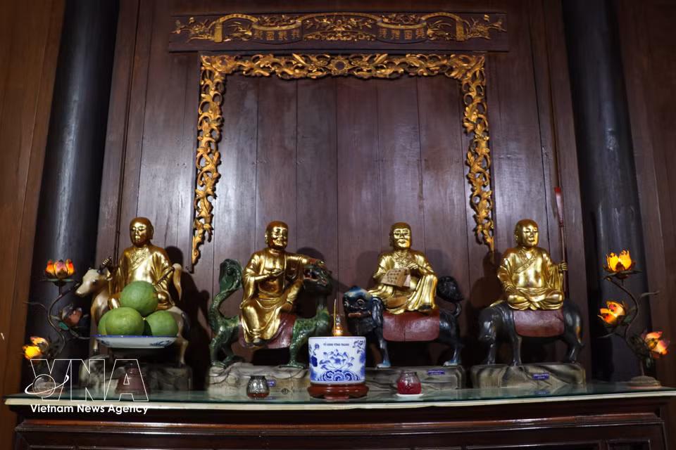 Estatuas antiguas en la pagoda. Foto: Hong Thai – VNA