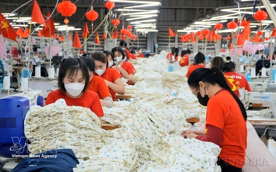 Vietnam exporta a Bélgica numerosos productos clave, entre ellos calzado, equipos informáticos, textiles y prendas de vestir, así como productos acuáticos, entre otros. Foto: Dong Thuy – VNA