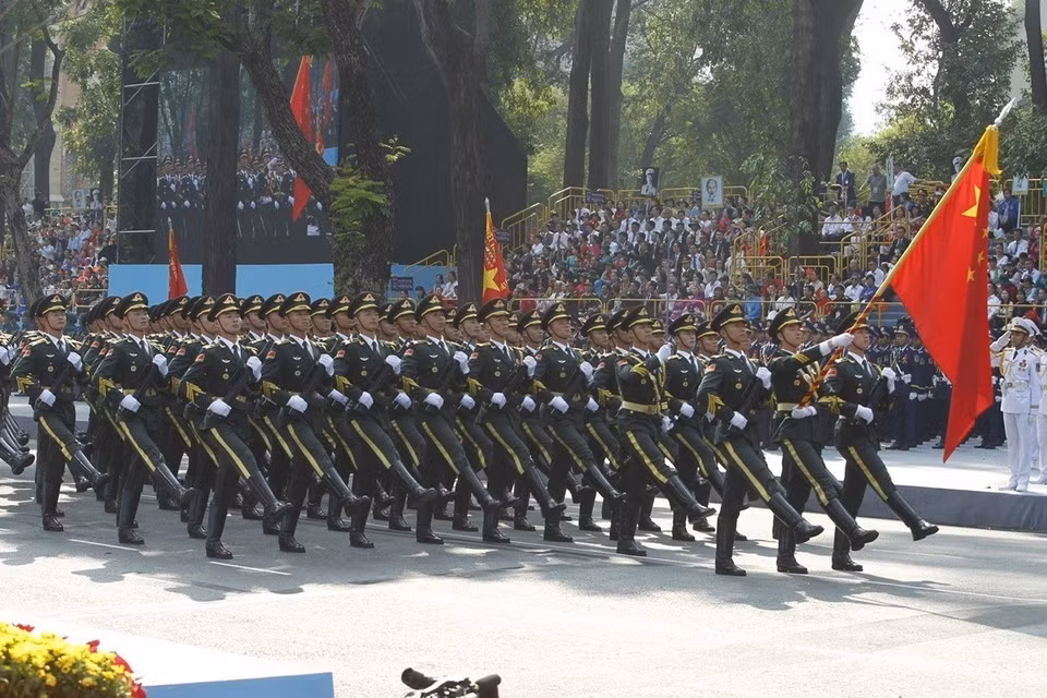 El Ejército Popular de Liberación de China marcha frente a la tribuna. Foto: VNA