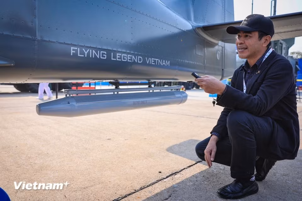 Cabe destacar que las partes restantes, incluido el fuselaje, las alas, el tren de aterrizaje y los accesorios, se produjeron y ensamblaron en la fábrica de Flying Legend Vietnam en la provincia de Vinh Phuc. El avión cumple con altos estándares técnicos en el campo de la aviación. (Foto: Hoai Nam/Vietnam+)