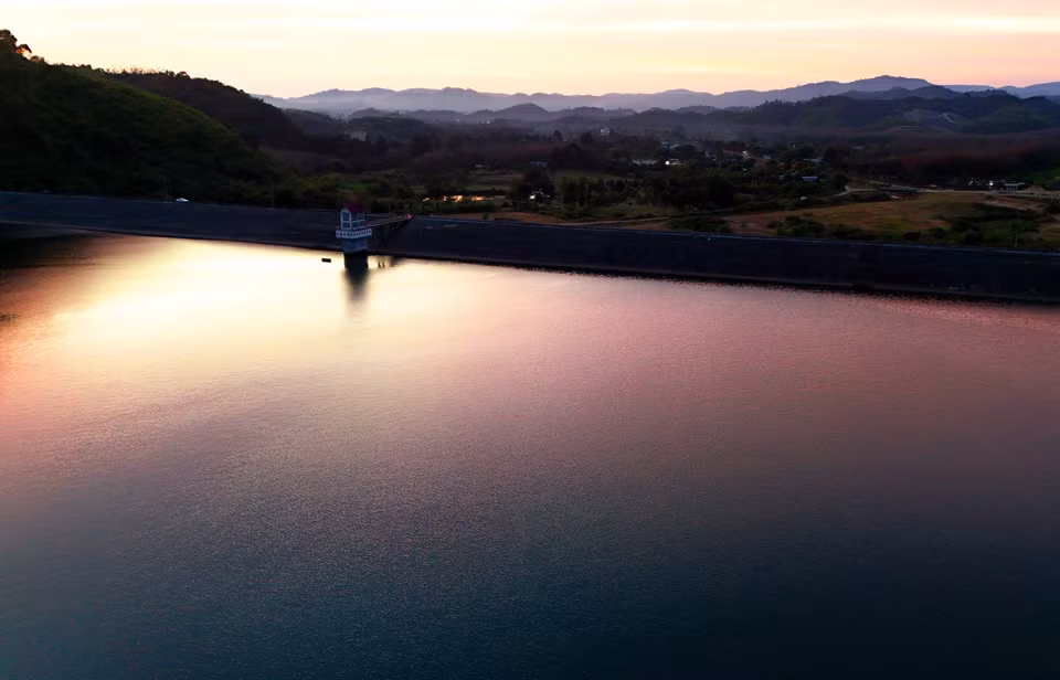 El atardecer sobre el corazón del lago Đa Teh. Foto: VNA