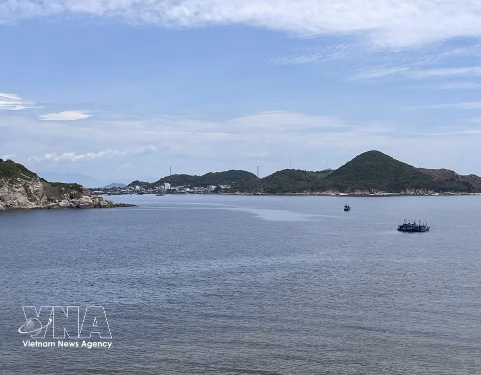 La isla de Binh Hung, en la provincia de Khanh Hoa, es siempre un destino ideal para los turistas. Foto: Cong Thu – VNA