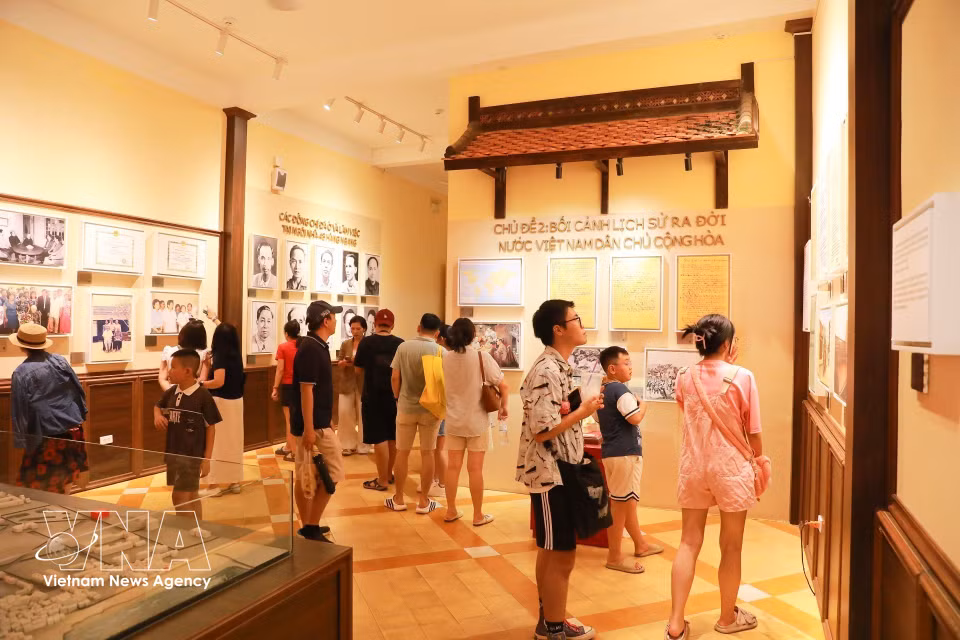 En el Día Nacional, la casa se convierte en uno de los lugares históricos que atraen a numerosos visitantes. Foto: Khanh Hoa – VNA