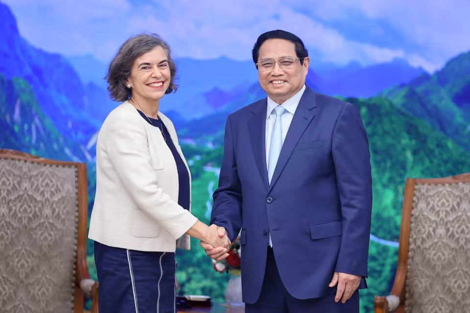 El primer ministro Pham Minh Chinh recibió a Carmen Cano De Lasala, embajadora de España en Vietnam (4 de abril de 2024). Foto: VNA
