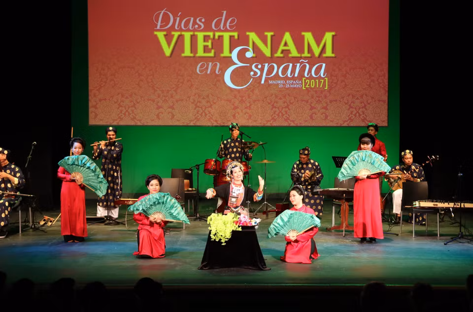 Actuaciones artísticas en la ceremonia de inauguración del "Día de Vietnam en España 2017". Foto: VNA