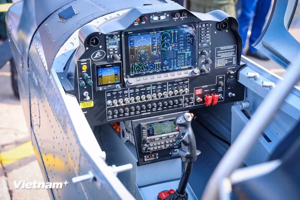 El avión está diseñado y fabricado de conformidad con criterios internacionales como EASA CS-VLA y FAA Experimental Aircraft, así como estándares militares. (Foto: Hoai Nam/Vietnam+)
