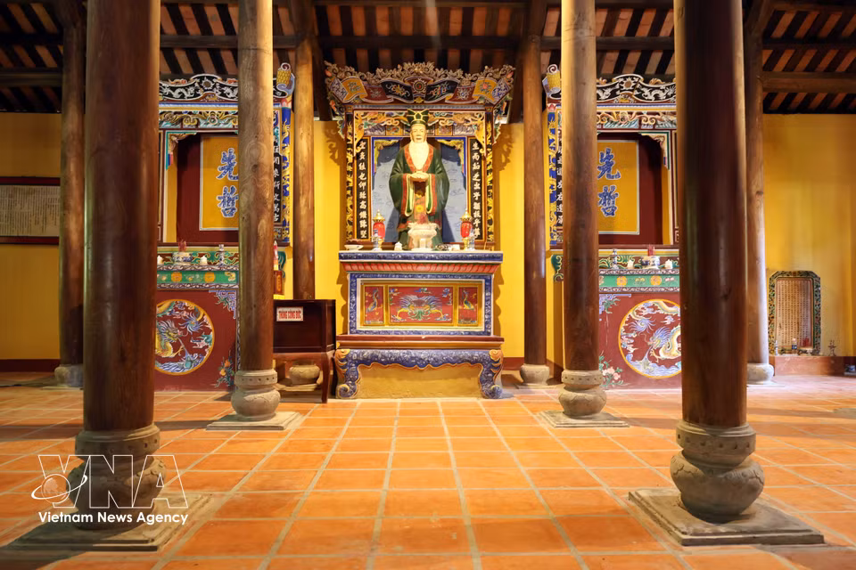 Espacio del santuario posterior dedicado a Confucio y a destacados eruditos confucianos en el sitio. Foto: Do Truong – VNA