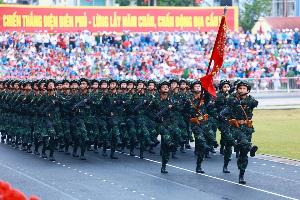 As forças especiais participaram do desfile para comemorar o 70º aniversário da histórica vitória de Dien Bien Phu (7 de maio de 1954). Foto: VNA