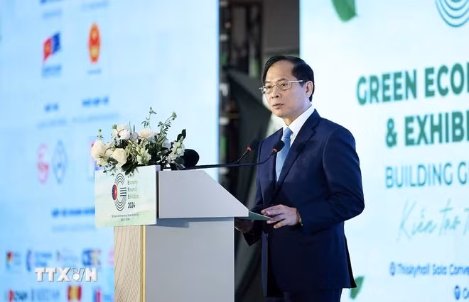 El viceprimer ministro y canciller, Bui Thanh Son, subrayó que el GEFE se ha convertido en uno de los principales eventos anuales prestigiosos y de gran escala de Vietnam (Fuente: VNA)
