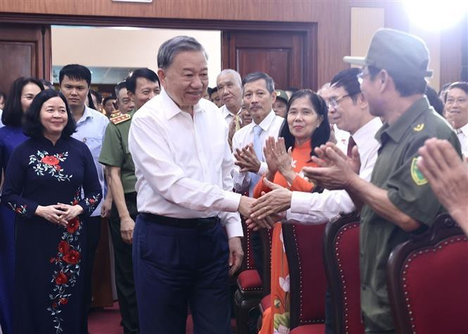 El presidente vietnamita, To Lam, participa en el Festival de salvaguardia de seguridad nacional de todo el pueblo. (Fuente:VNA)