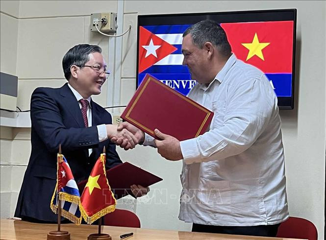 La Unión de Agricultores de Vietnam y la Asociación Nacional de Agricultores Pequeños de Cuba firman un memorando de cooperación para el período 2025-2030. (Fuente: VNA)