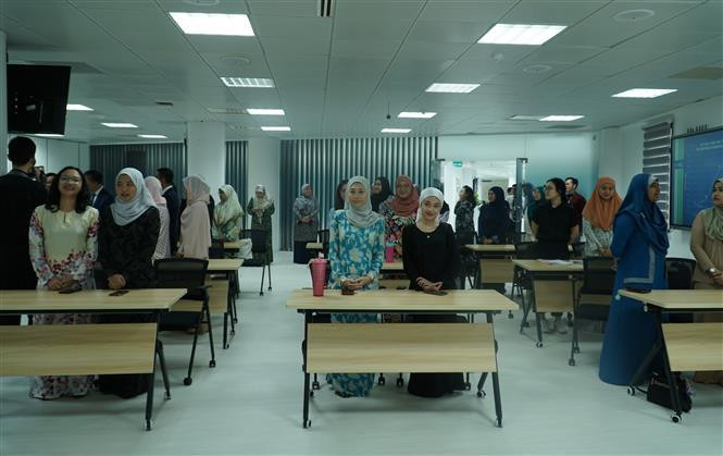 Estudiantes de una clase del idioma vietnamita en la Universidad Nacional de Brunei. (Fuente:VNA)