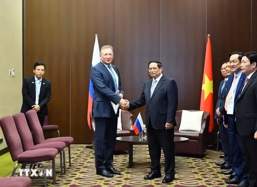 El primer ministro vietnamita, Pham Minh Chinh recibe a Kudryashov Sergei Ivanovich, director general de la compañía petrolera rusa Zarubezhneft. (Fuente: VNA)