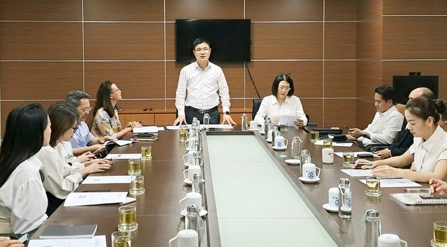Nguyen Hong Minh, vicedirector del Departamento de Turismo de Hanoi, habla en el evento. (Fuente:Internet)