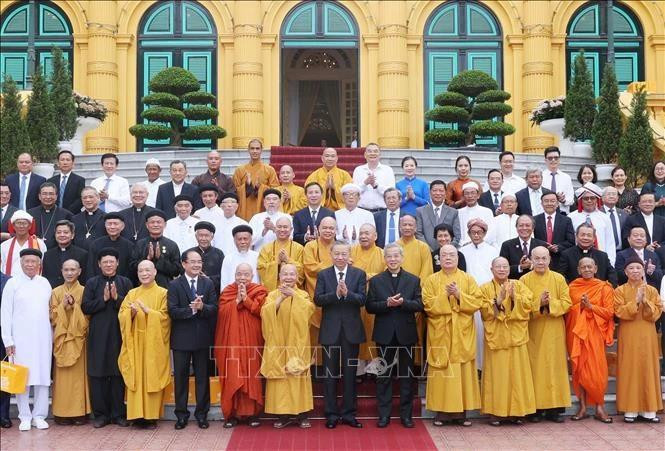El presidente To Lam se reúne con representantes de las organizaciones religiosas en Hanoi. (Foto: VNA)