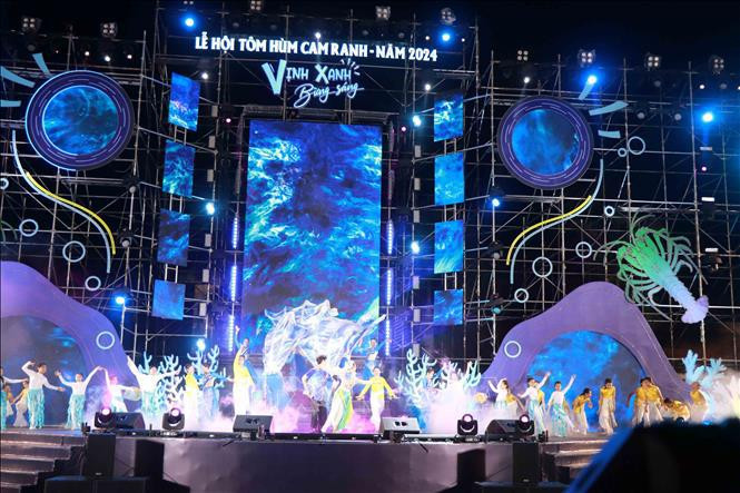 Un espectáculo en el Festival de langostas de Cam Ranh 2024. (Fuente: VNA)
