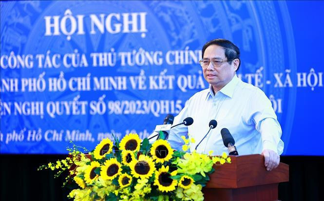 El primer ministro Pham Minh Chinh habla en la reunión (Fuente: VNA)